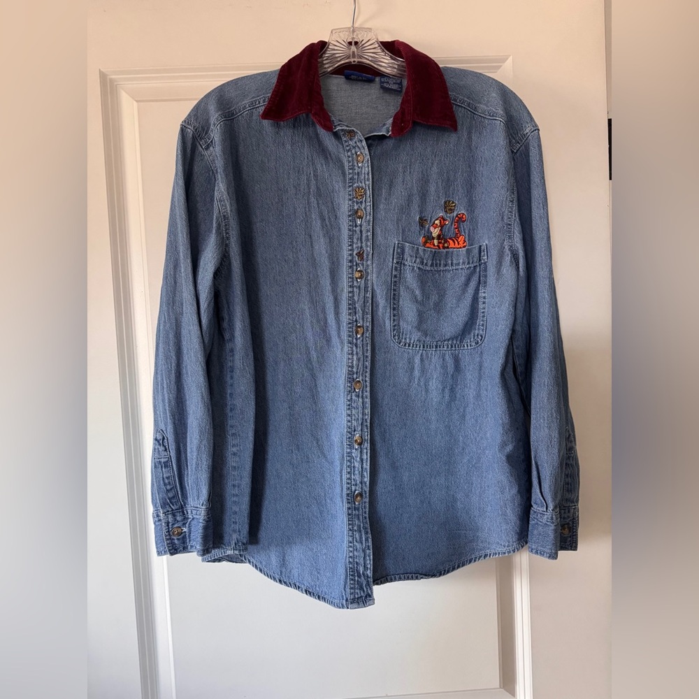 Vintage Disney embroidered “Tigger” Blue Denim‎ Shirt Cottagecore 90’s nostalgic